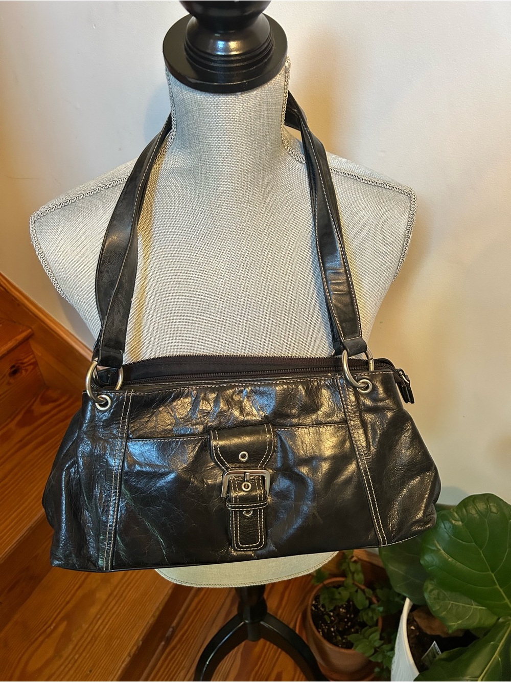 Classic Black Leather Shoulder Bag - Picture 6 of 7
